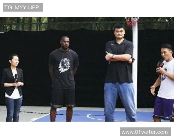 詹姆斯与姚明携手召开篮球发展会议探讨未来合作与交流新机遇